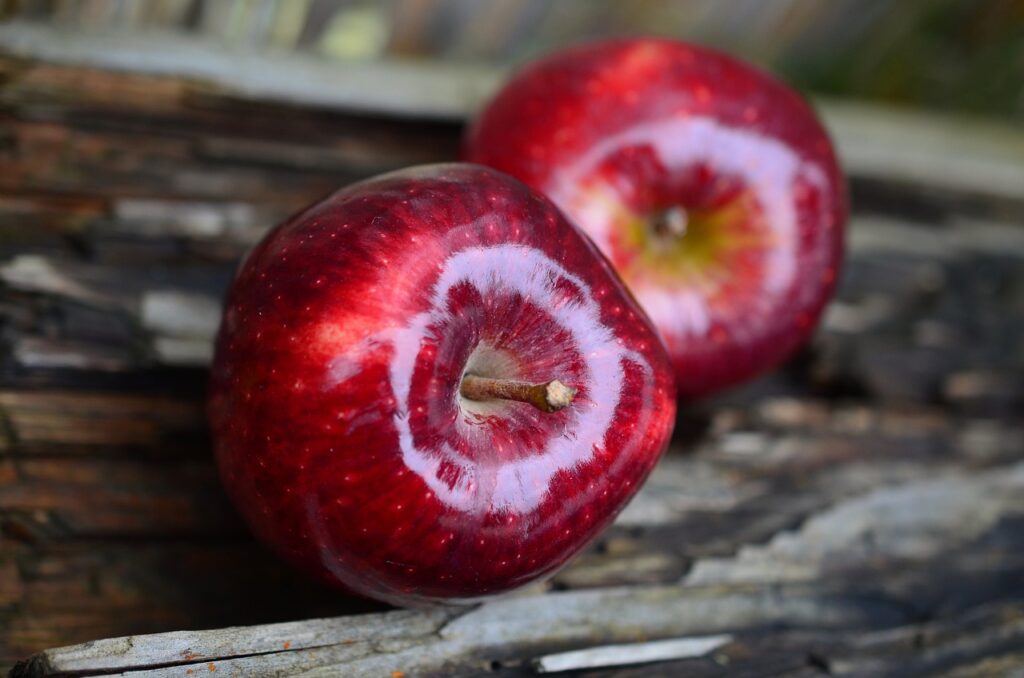 apples, red, pair-661726.jpg