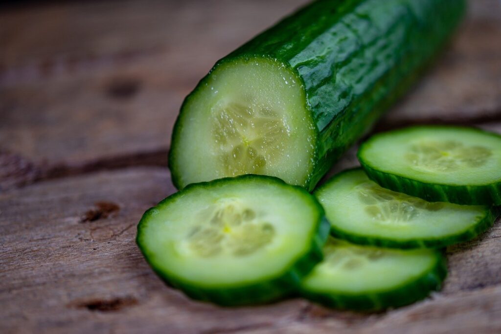 cucumber, cucumber slice, cutting board-4672972.jpg