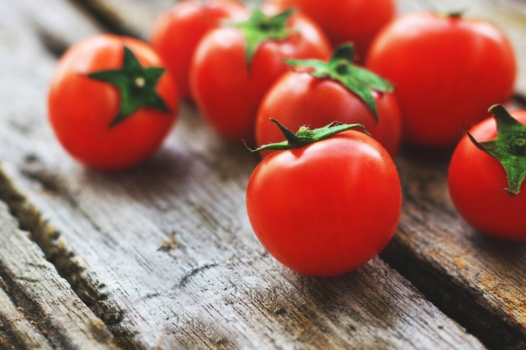 tomatoes, vegetables, food-4238247.jpg